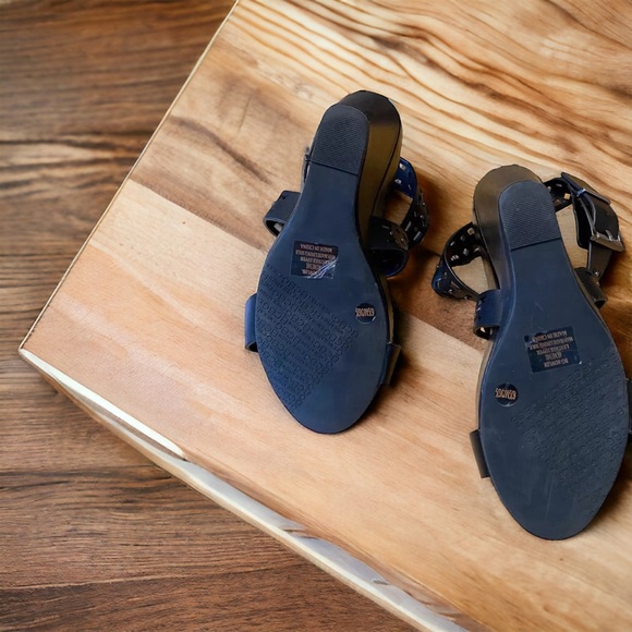 BCBG Generation Black Wedge Leather Strappy Sandals Women’s 6.5M - Picture 8 of 8